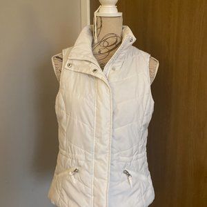 White Sleeveless Puffer Vest (American Rag)